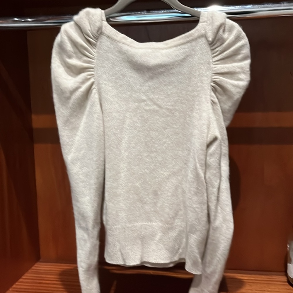 On trend light spring cashmere sweater by Frame - Picture 4 of 4